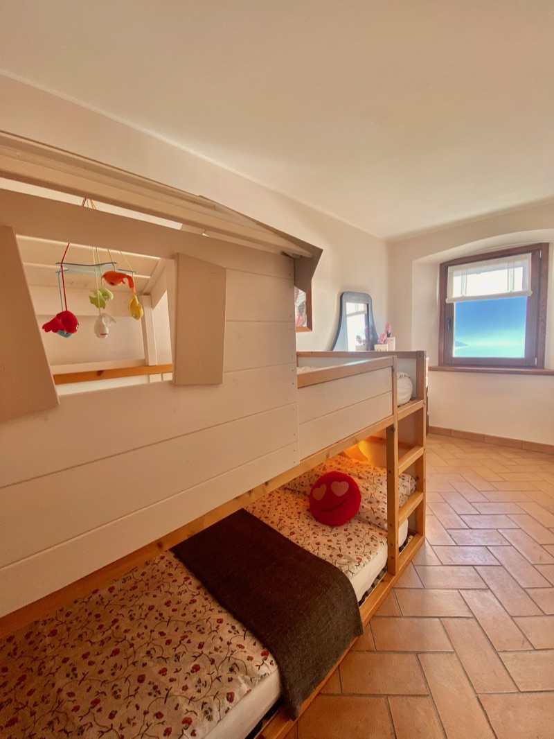 The children's room in Sole Luna with a playhouse-style bunk bed